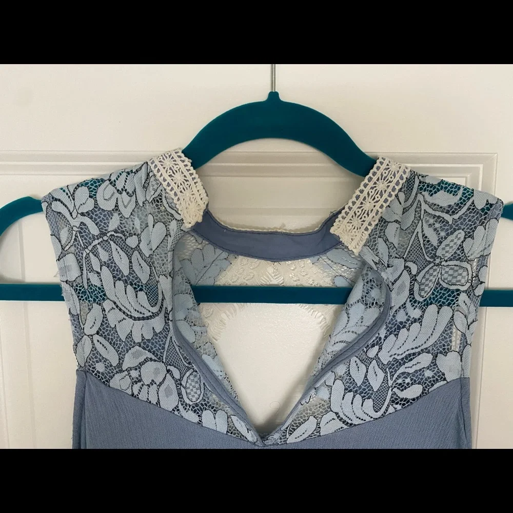 Blue lace key hole dress - Picture 4 of 5